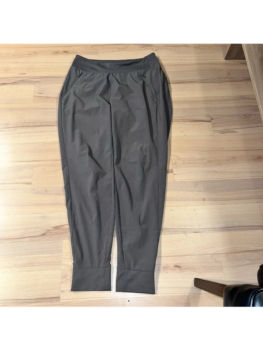 Athleta women y2K Charcoal Grey Performance Joggers
